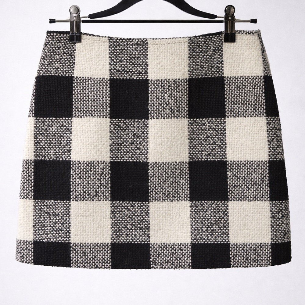 Elegant Monochrome Checkered Mini Skirt